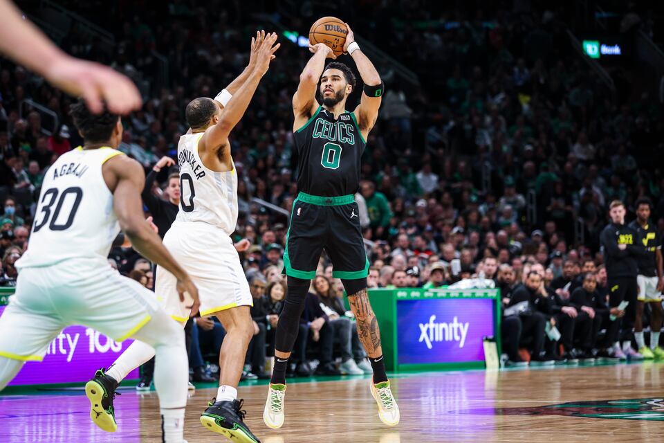 必发-背靠背两战豪取79分 季后赛临近塔图姆终于回暖